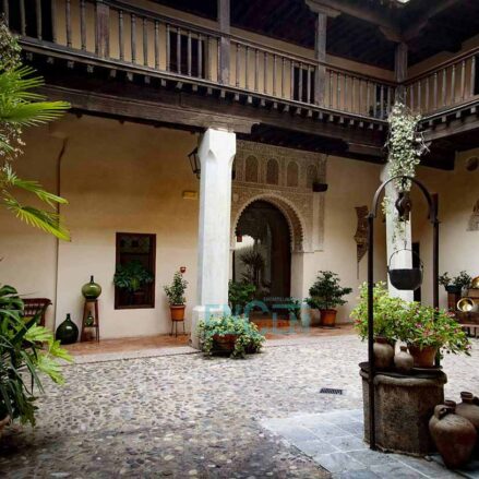 Patio del convento de Santa Isabel.