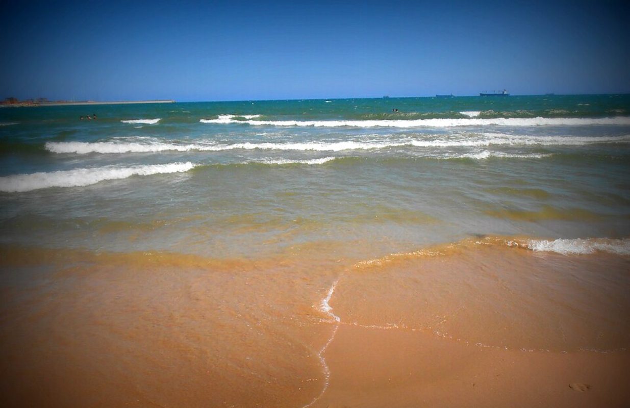 Playa de Pinedo, al sur de Valencia, lo más cercano a Toledo para darse un chapuzón. Foto: Wikimedia Commons.