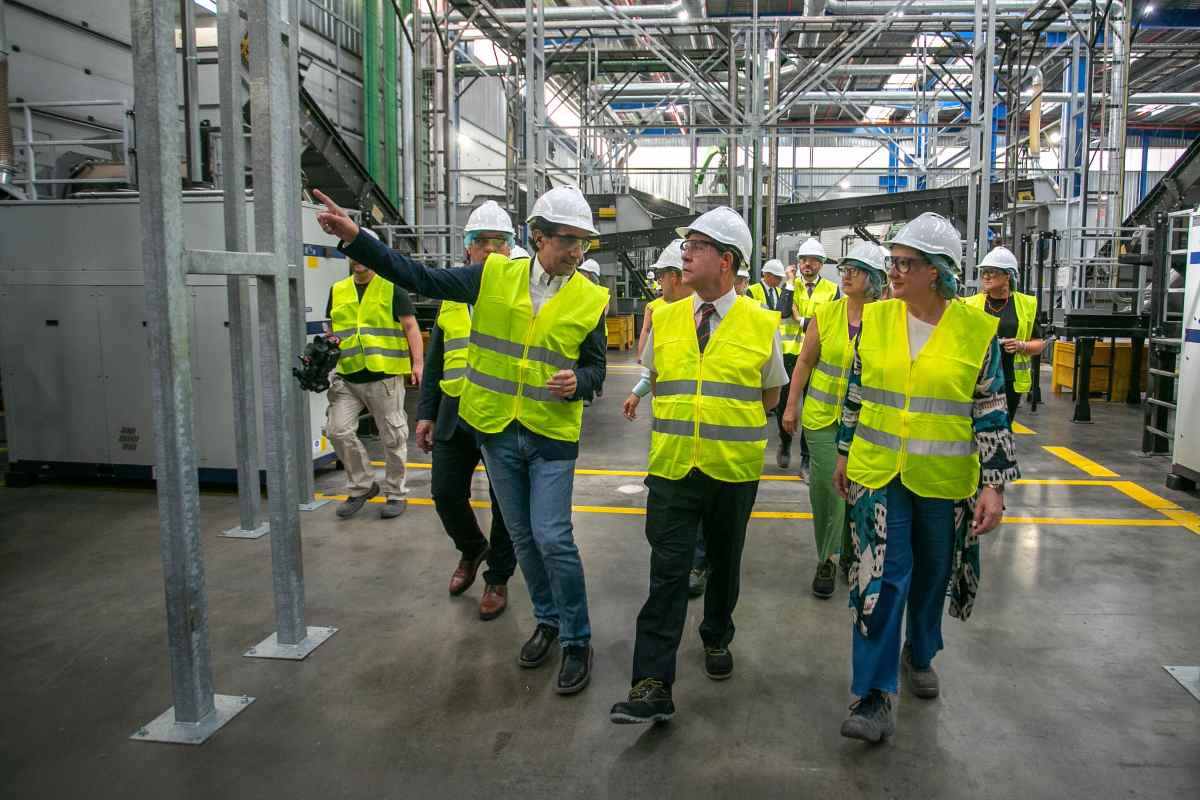 En la inauguración de la empresa ‘eCu Global Recycling’, en Cabanillas del Campo.