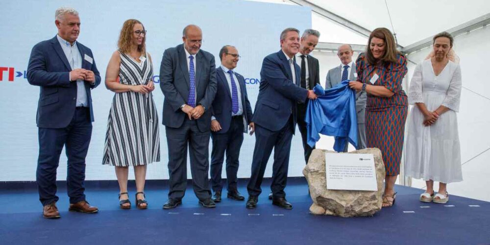 Acto de colocación de la primera piedra de las nuevas instalaciones de FM Logistic en Guadalajara.