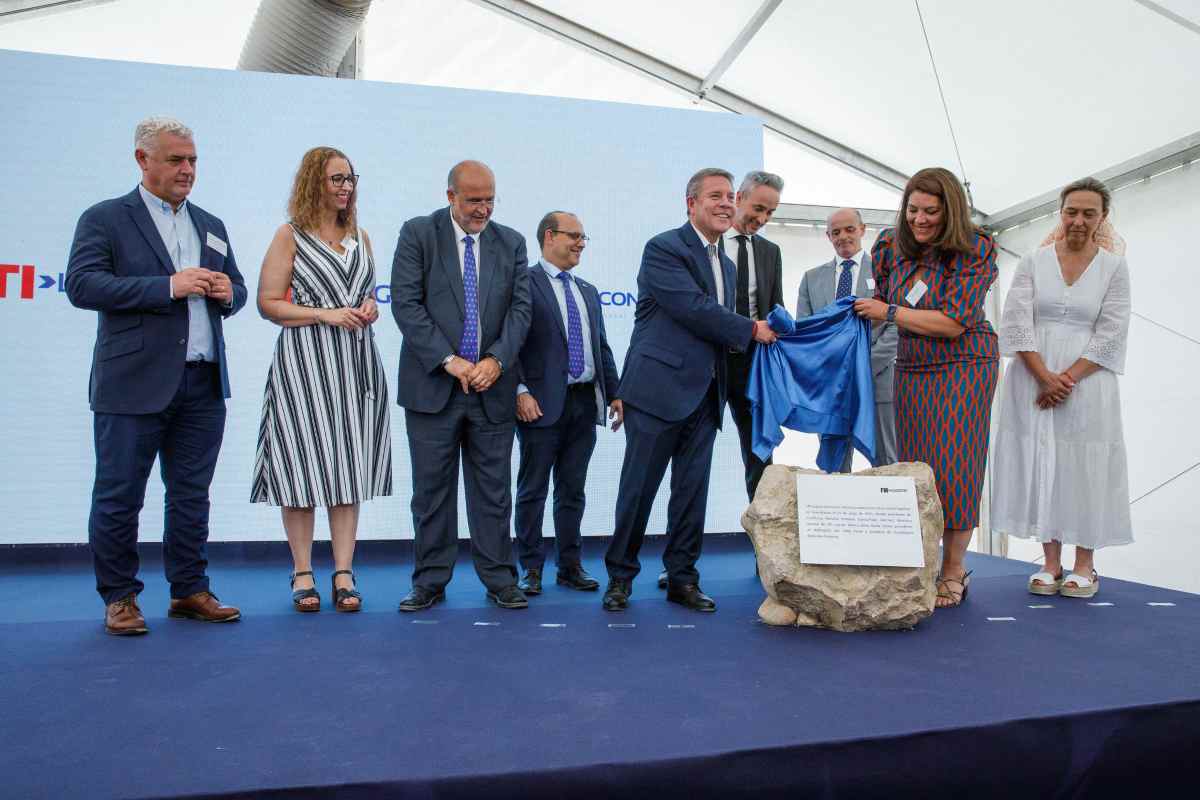 Acto de colocación de la primera piedra de las nuevas instalaciones de FM Logistic en Guadalajara.