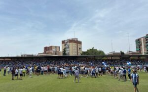 El júbilo se desató en el Prado tras el ascenso del 'Tala´. Foto: David Engenios.
