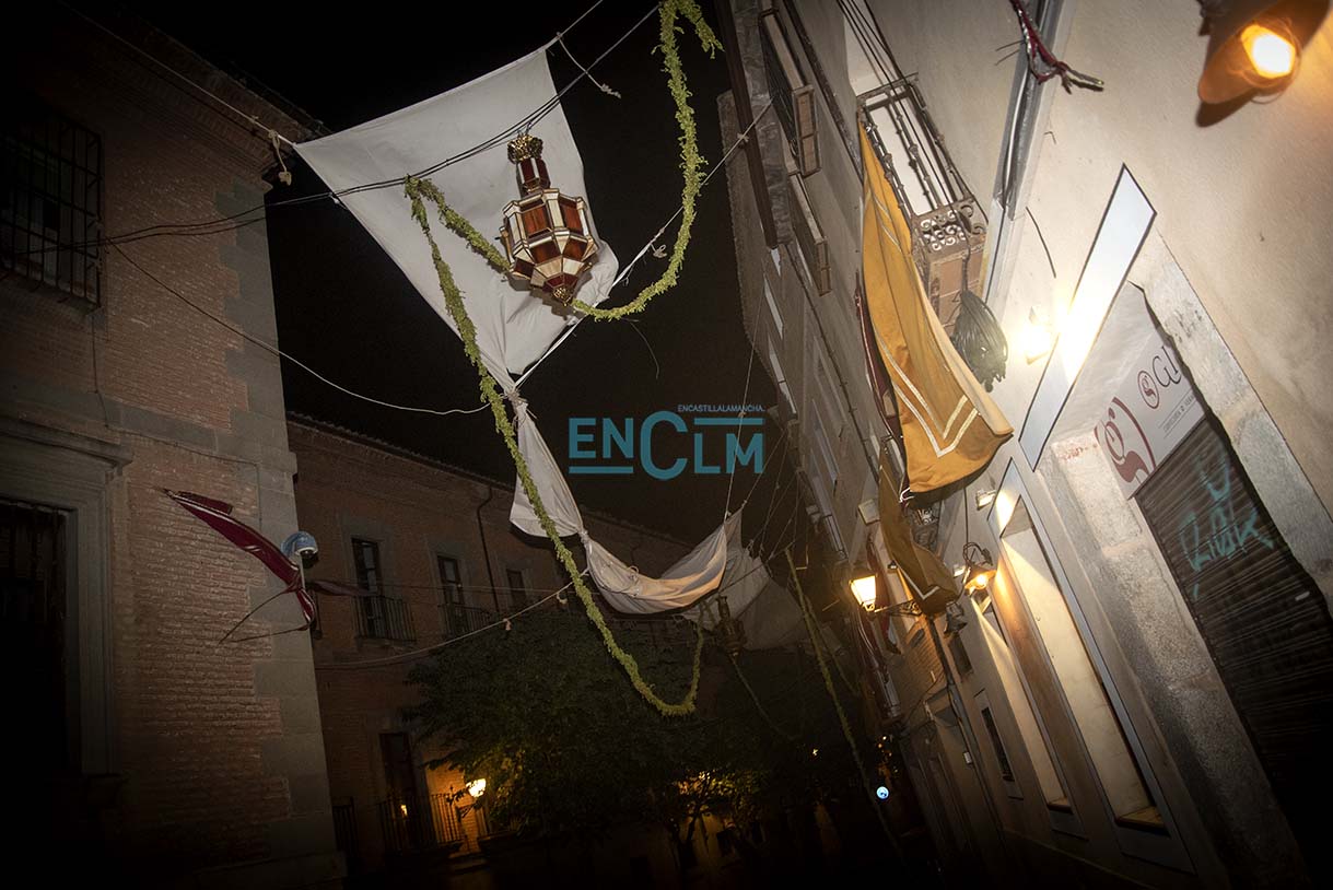 Toldos del Corpus rotos por el viento en Toledo. Foto: Rebeca Arango.