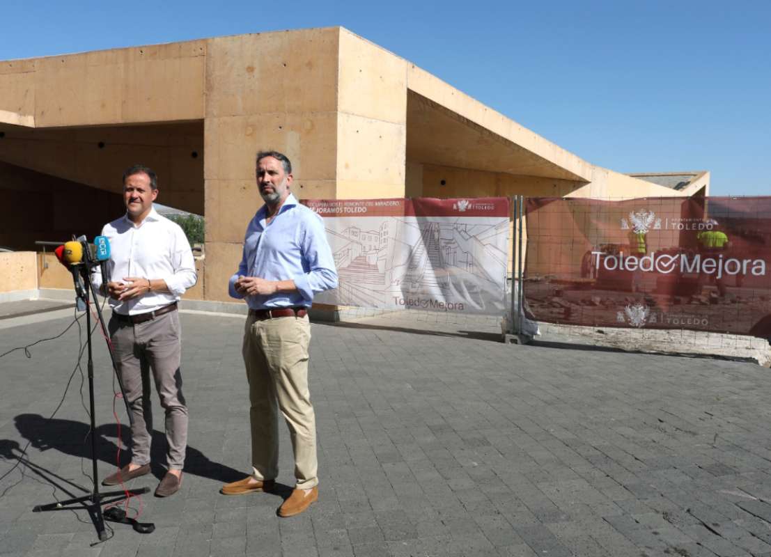 El alcalde de Toledo, Carlos Velázquez, en la visita a las obras.