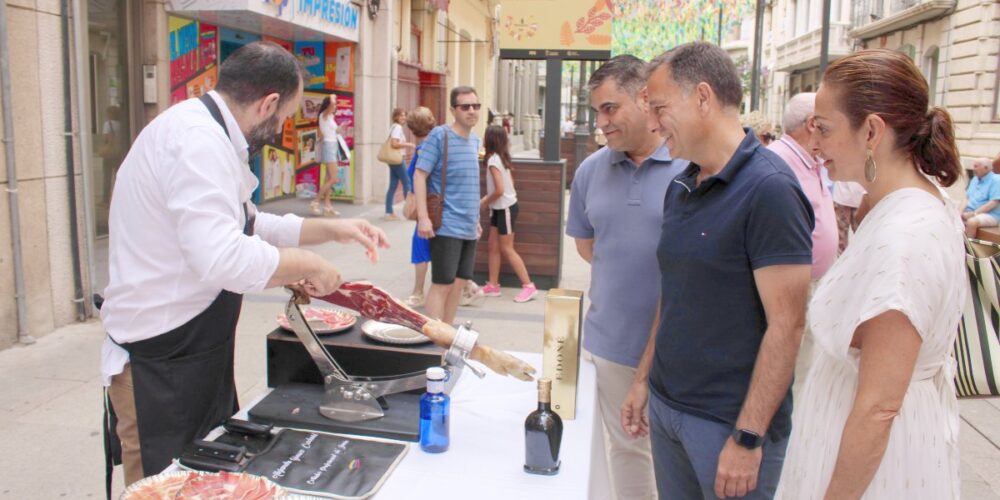 Concurso de corte de jamón organizado por la Asociación de Hostelería y Turismo de Albacete en el día de su Patrona, Santa Marta