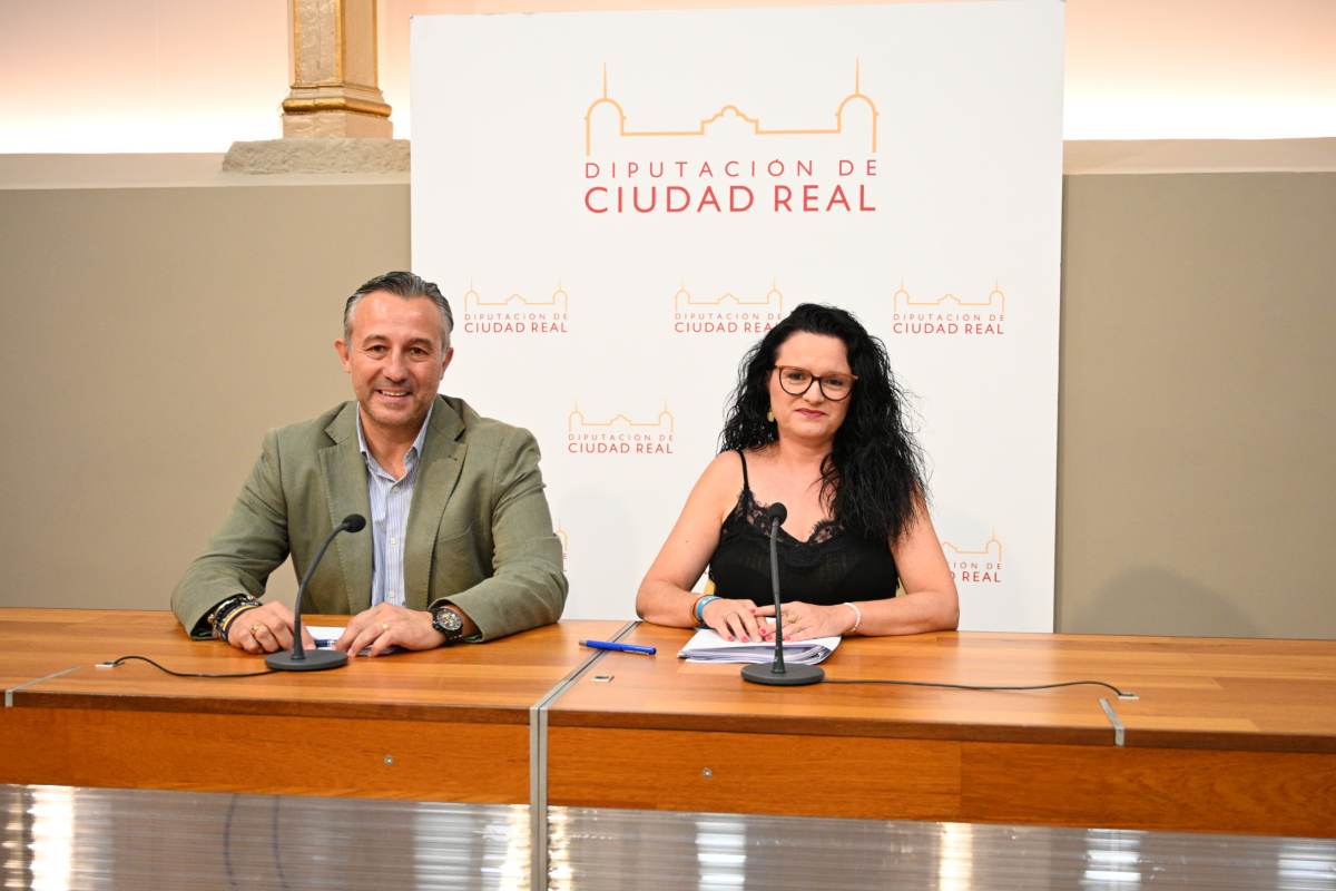 Adrián Fernández y Rocío Zarco, vicepresidente cuarto y portavoz de la Diputación, respectivamente