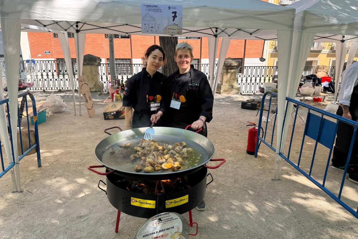Chef y ayudante del restaurante El Buen Yantar en la semifinal del concurso, celebrada en Guadalajara