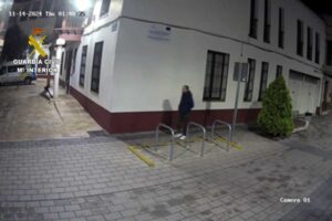 El autor de los robos mientras se disponía a robar en un edificio público de Tomelloso