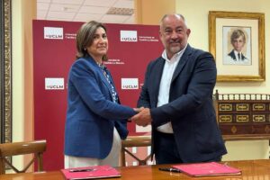 Firma del convenio de colaboración entre la UCLM y Repsol