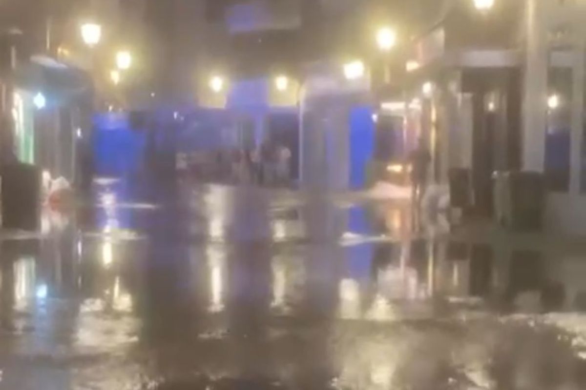 Fragmento de un vídeo en el que se aprecia la inundación de la calle General Aguilera
