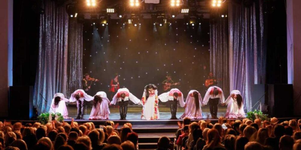 Imagen de una actuación cultural en un teatro de Castilla-La Mancha