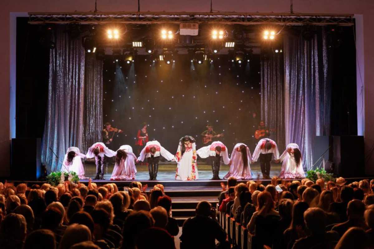 Imagen de una actuación cultural en un teatro de Castilla-La Mancha