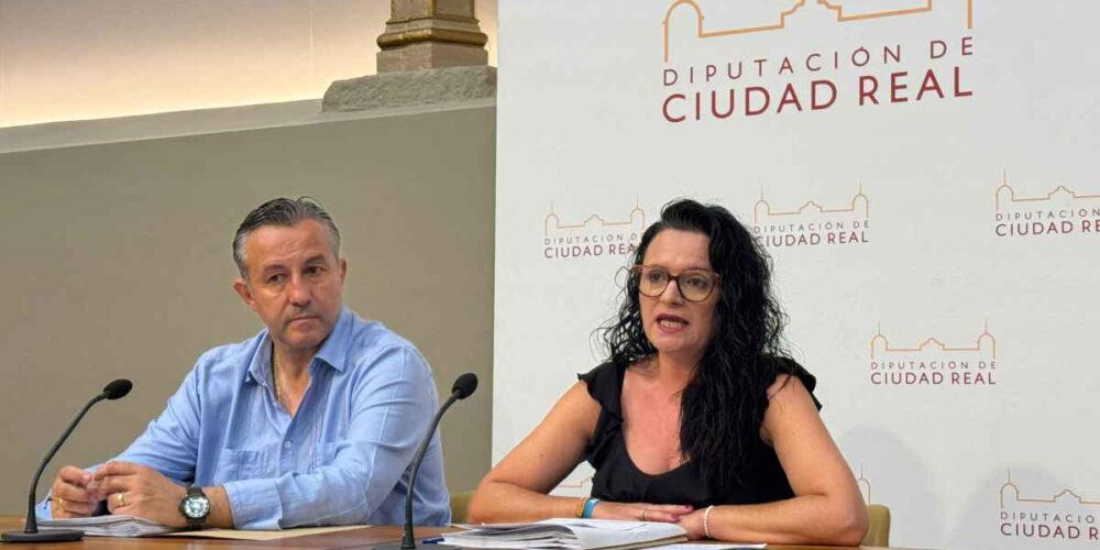 Rocío Zarco, portavoz de la Diputación, y Adrián Fernández, vicepresidente cuarto
