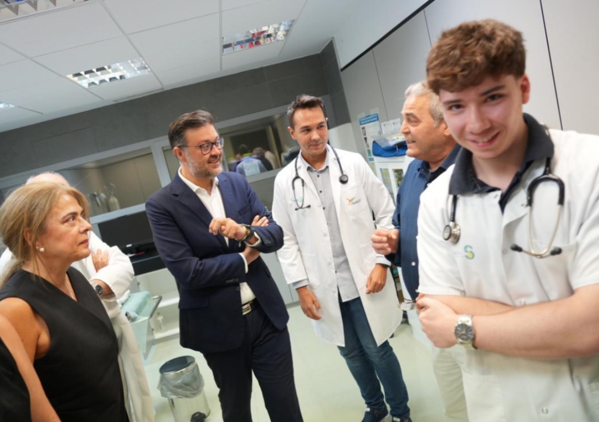 Amador Pastor visita el centro de salud de El Bonillo (Albacete) dentro del programa UCLM Rural
