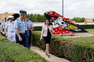 La ministra de Defensa, Margarita Robles, visita la unidad Ala 14 en la Base Aérea de Los Llanos (Albacete). Imagen: Ministerio de Defensa