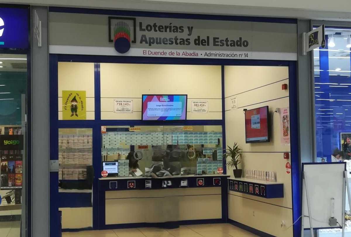 Administración El Duende de La Abadía, en el Parque Comercial La Abadía.
