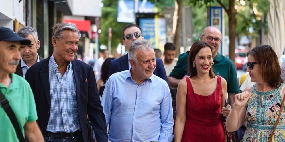 El ministro de Política Territorial y Memoria Democrática, Ángel Víctor Torres, a su llegada al Comité Federal que el PSOE celebra este sábado.
