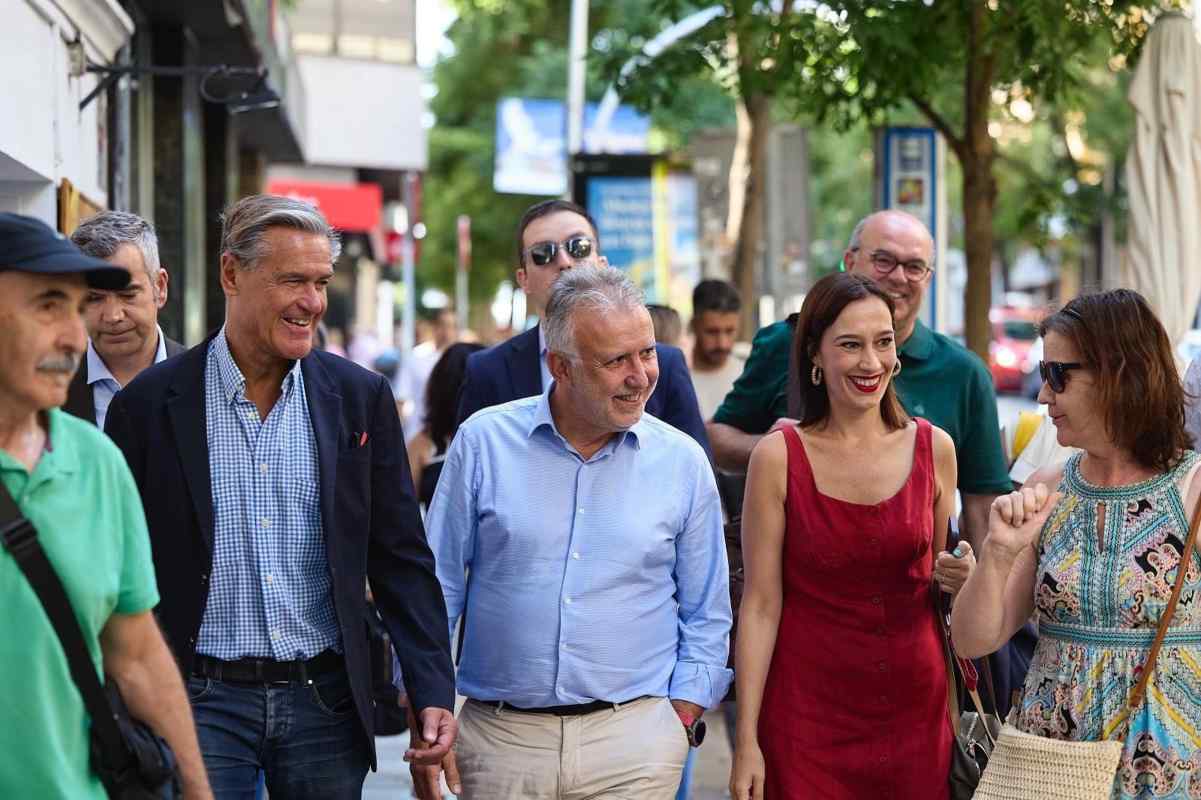 El ministro de Política Territorial y Memoria Democrática, Ángel Víctor Torres, a su llegada al Comité Federal que el PSOE celebra este sábado.