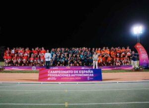Así quedó el podio: 1º, Cataluña, Madrid y Valencia, por ese orden. Foto: RFEA.