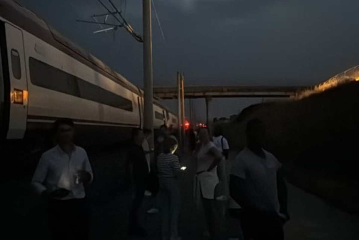 Imagen del tren parado en Villaseca de La Sagra.