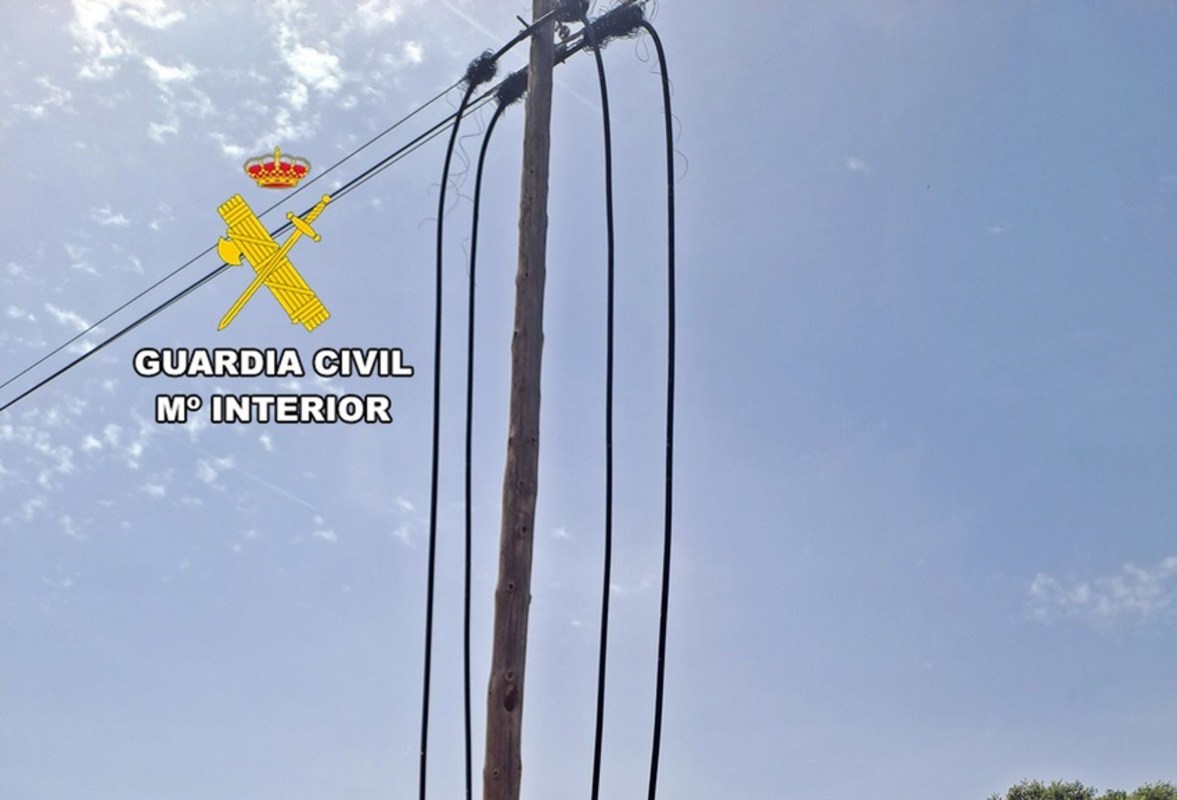 Poste del tendido eléctrico.