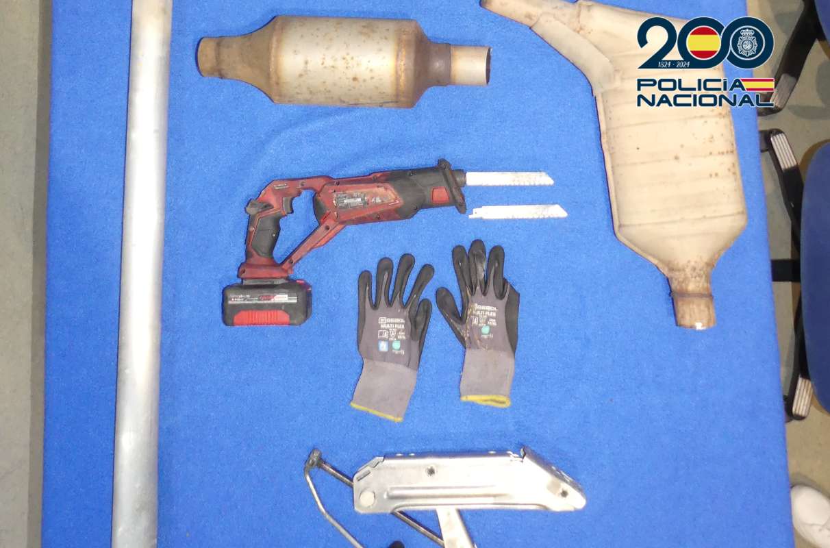 Efectos intervenidos a los presuntos ladrones de catalizadores.