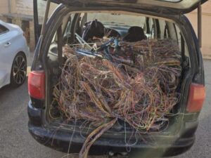 Cable de cobre intervenido a los supuestos ladrones.