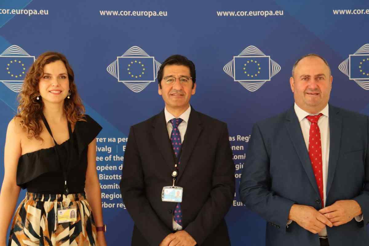 Nazaret Rodrigo, José Manuel Caballero y Julián Martínez Lizán.