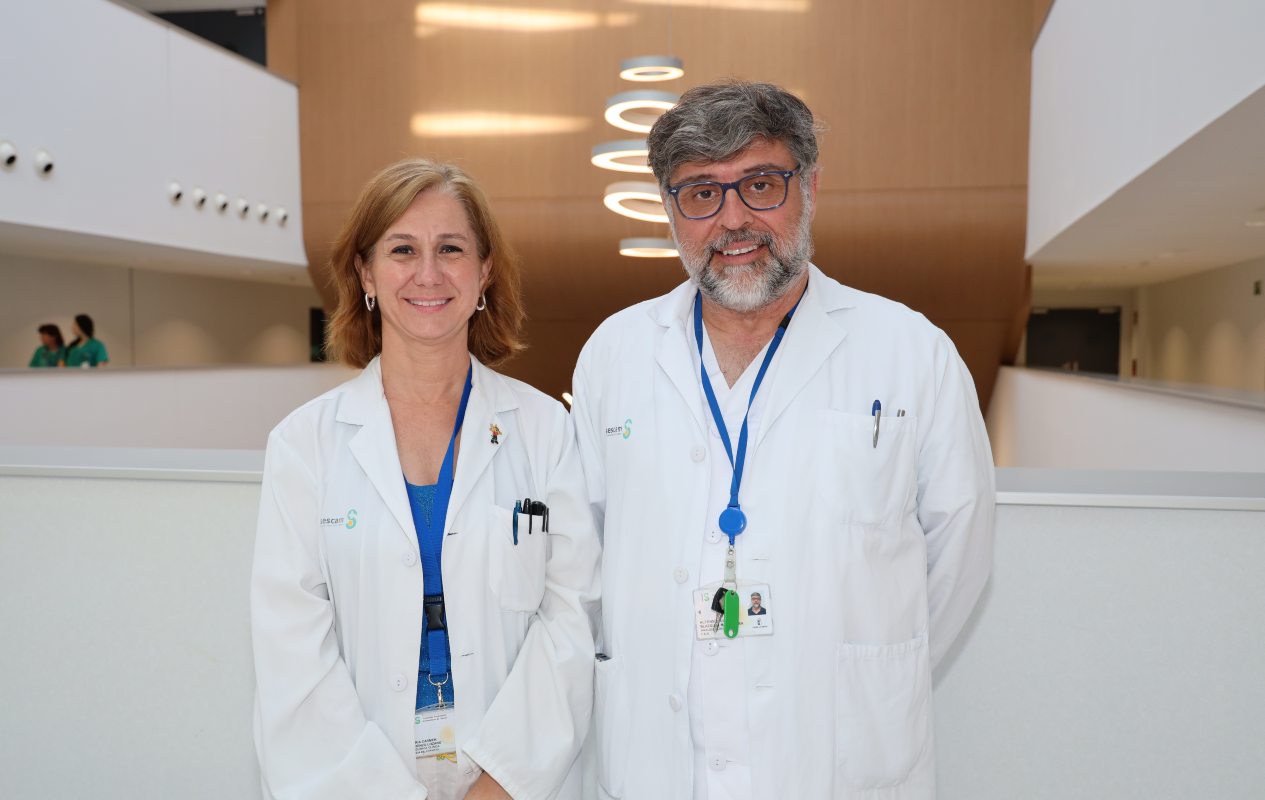 María del Carmen Lorenzo y Alfonso Luis Blázquez, jefa de servicio de Bioquímica y adjunto.