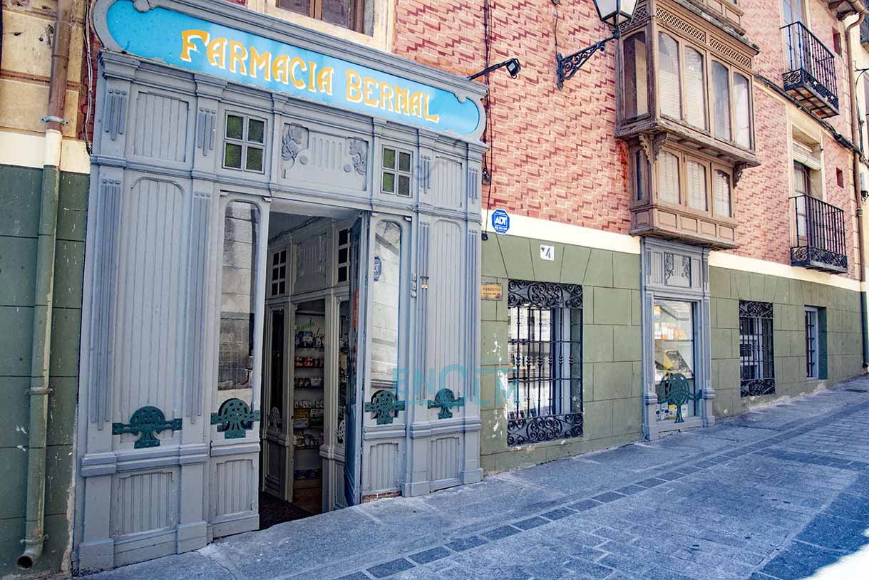Farmacia Bernal.