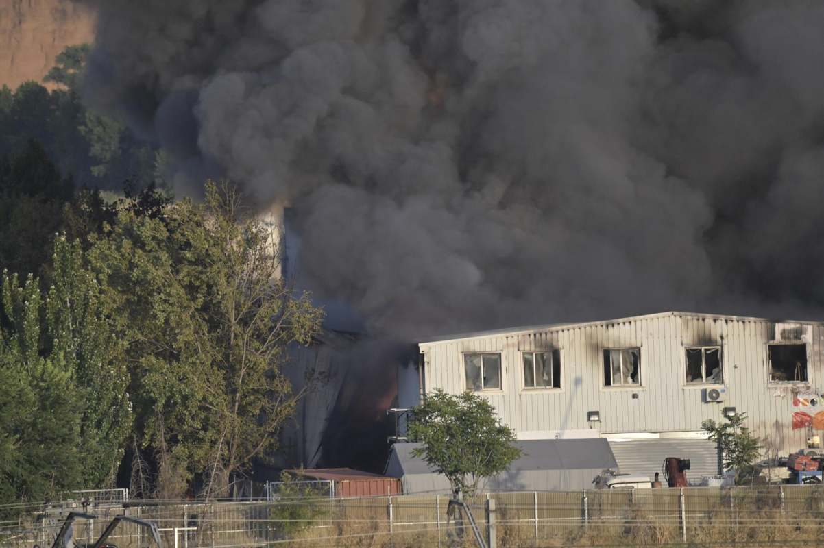 Incendio en una empresa de baterías de litio y de pilas de Azuqueca. Foto: EP.
