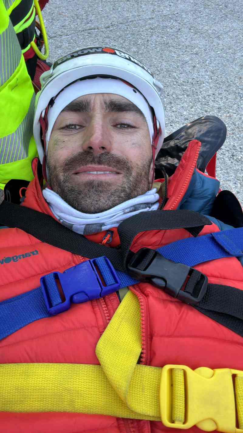 Javier Guzmán, maltrecho pero sano y salvo tras el rescate.