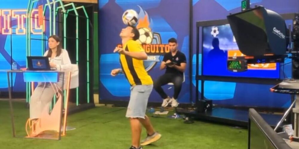 Christian López, en plena faena con 'El Chinguito de Jugones' de testigo.