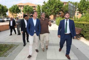 Carlos Velázquez y Nacho Hernando visitaron obras de rehabilitación energética en casas del barrio del Polígono.