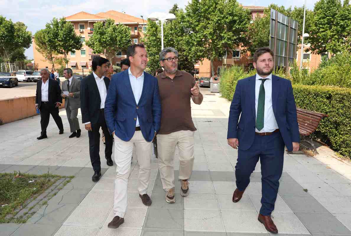Carlos Velázquez y Nacho Hernando visitaron obras de rehabilitación energética en casas del barrio del Polígono.