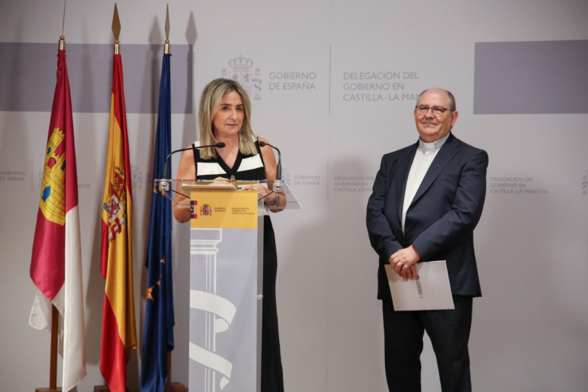 Milagros Tolón y el deán de la Catedral de Toledo, Juan Pedro Sánchez. Foto: Delegación del Gobierno de C-LM