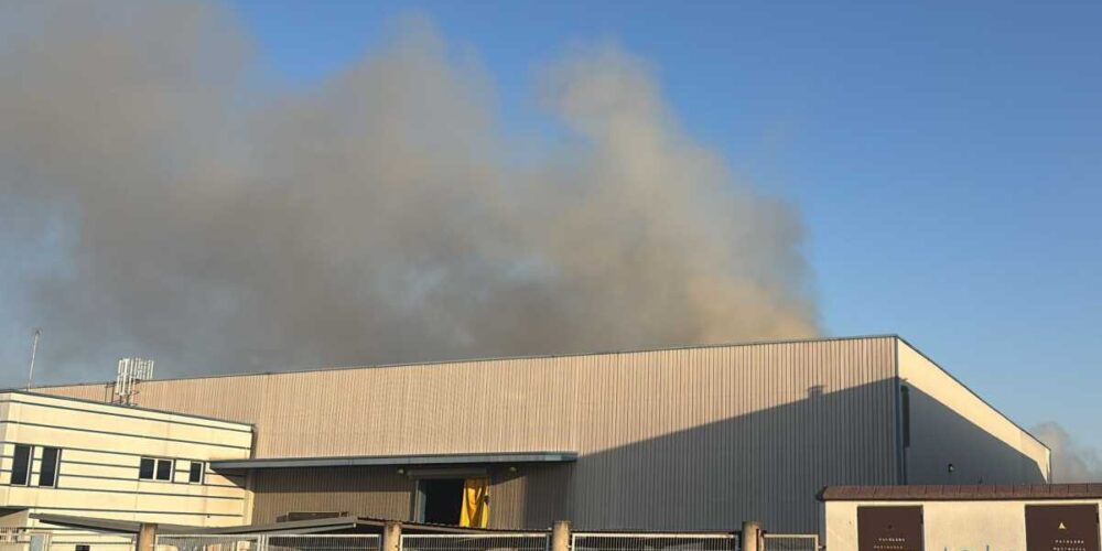Así sigue la columna de humo en el incendio de Azuqueca.