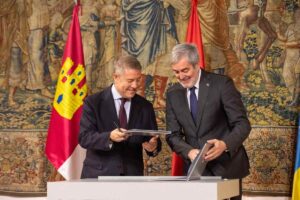 Page y Clavijo sellaron el acuerdo sobre la cesión de datos estadísticos.