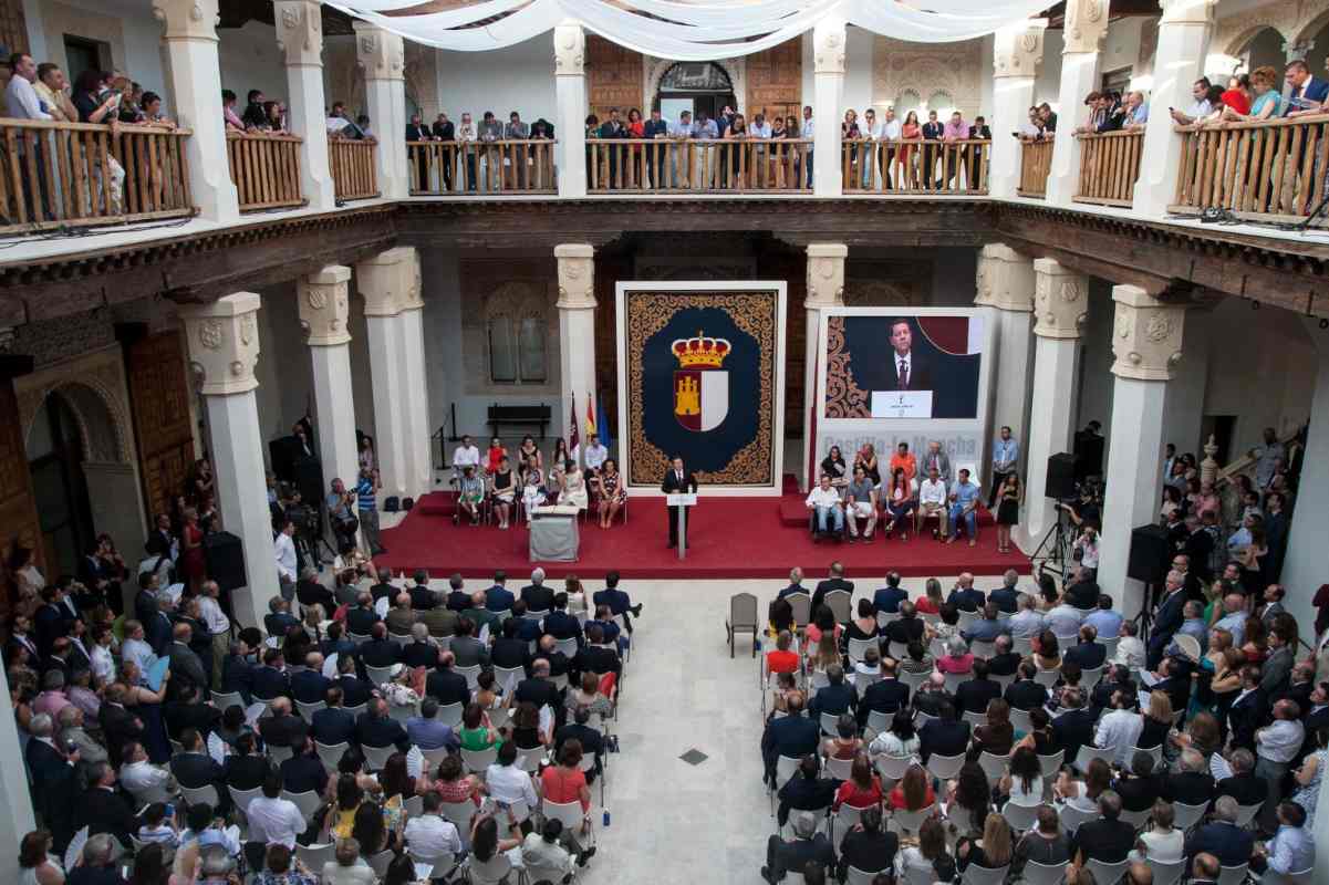 Toma de posesión de Page como presidente de Castilla-La Mancha, hace 10 años.