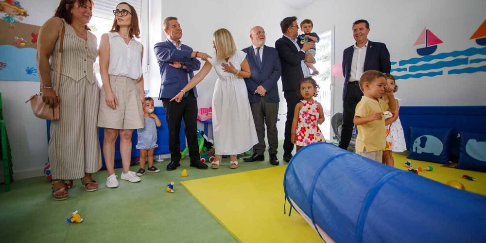 Emiliano García-Page, este lunes en el acto de inauguración de la Escuela Infantil de Pozo Lorente (Albacete). Foto: JCCM