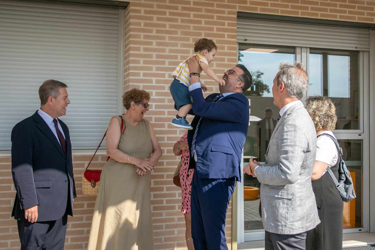 El consejero de Educación, Cultura y Deportes, Amador Pastor y el presidente regional, Emiliano García-Page