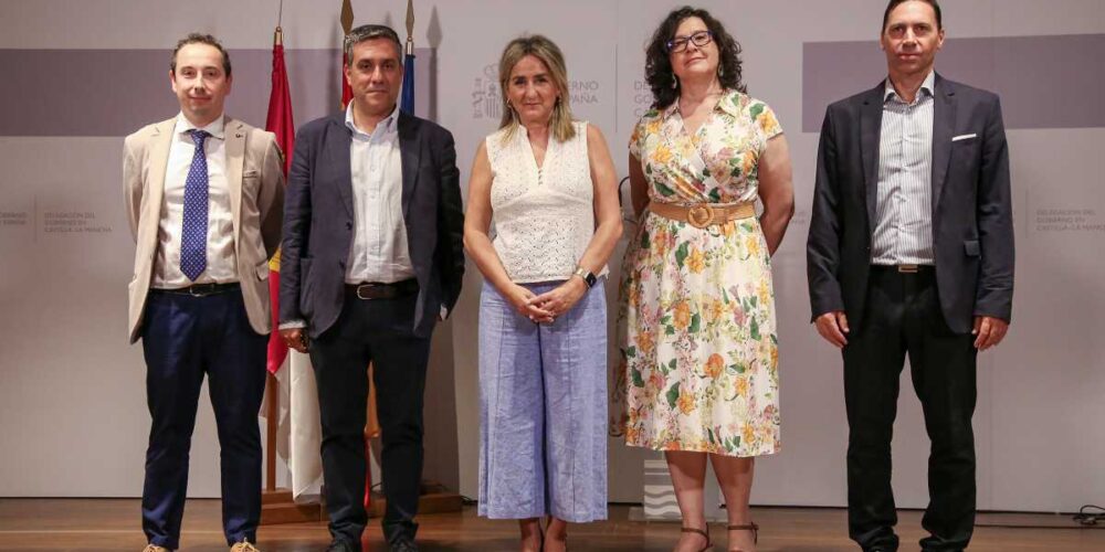 Reunión de la delegada del Gobierno, Milagros Tolón, con los agentes sociales, para analizar la amenaza arancelaria.