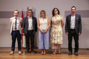Reunión de la delegada del Gobierno, Milagros Tolón, con los agentes sociales, para analizar la amenaza arancelaria.
