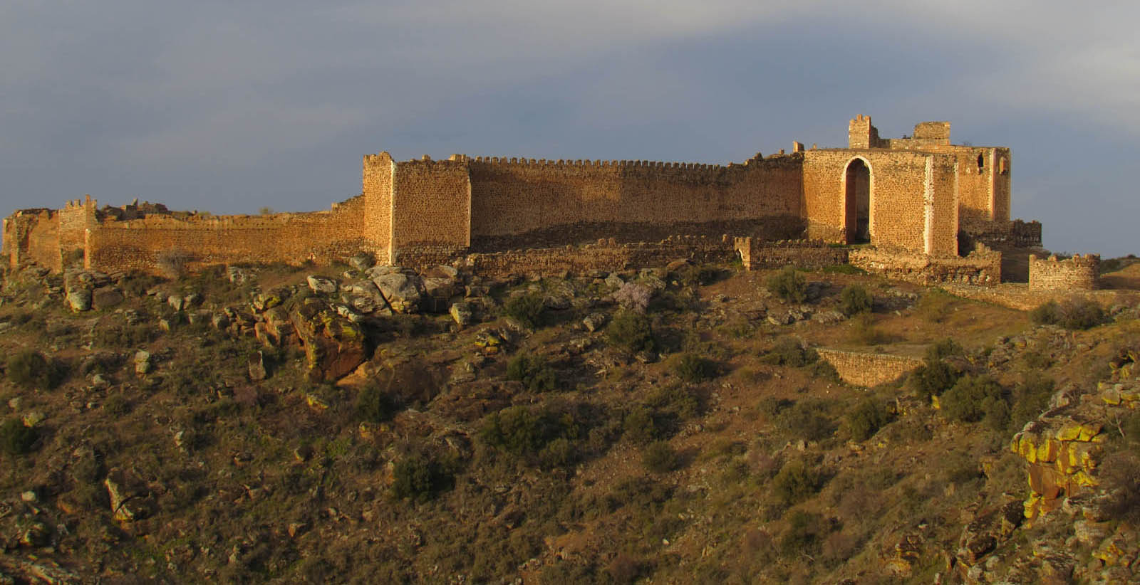 Qué vistas desde el castillo de San Martín de Montalbán... Foto: Ayuntamiento.