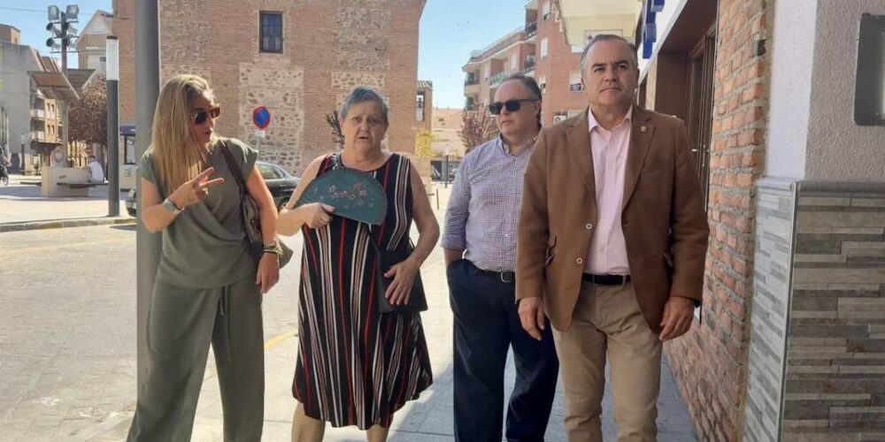José Julián Gregorio escuchó las peticiones de los vecinos de Puerta de Cuartos.