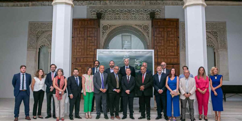 Presentación del parque de aventuras de Cuenca, Toroverde, este martes en Toledo.