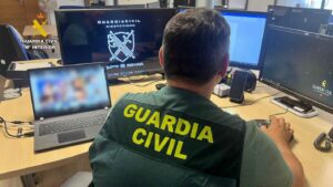 La Guardia Civil descabezó a un grupo que hacía extorsión sexual.