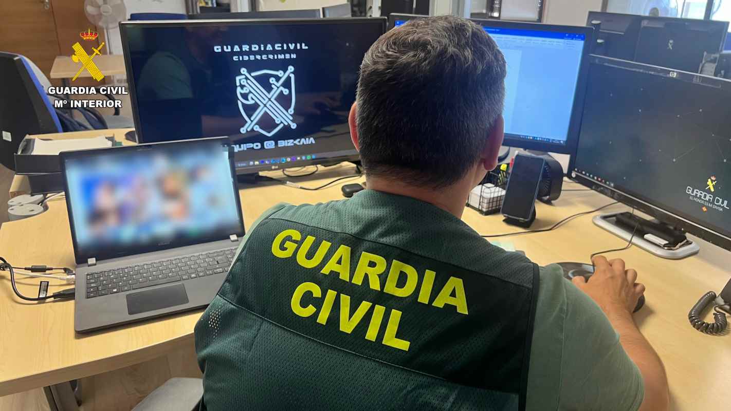La Guardia Civil descabezó a un grupo que hacía extorsión sexual.