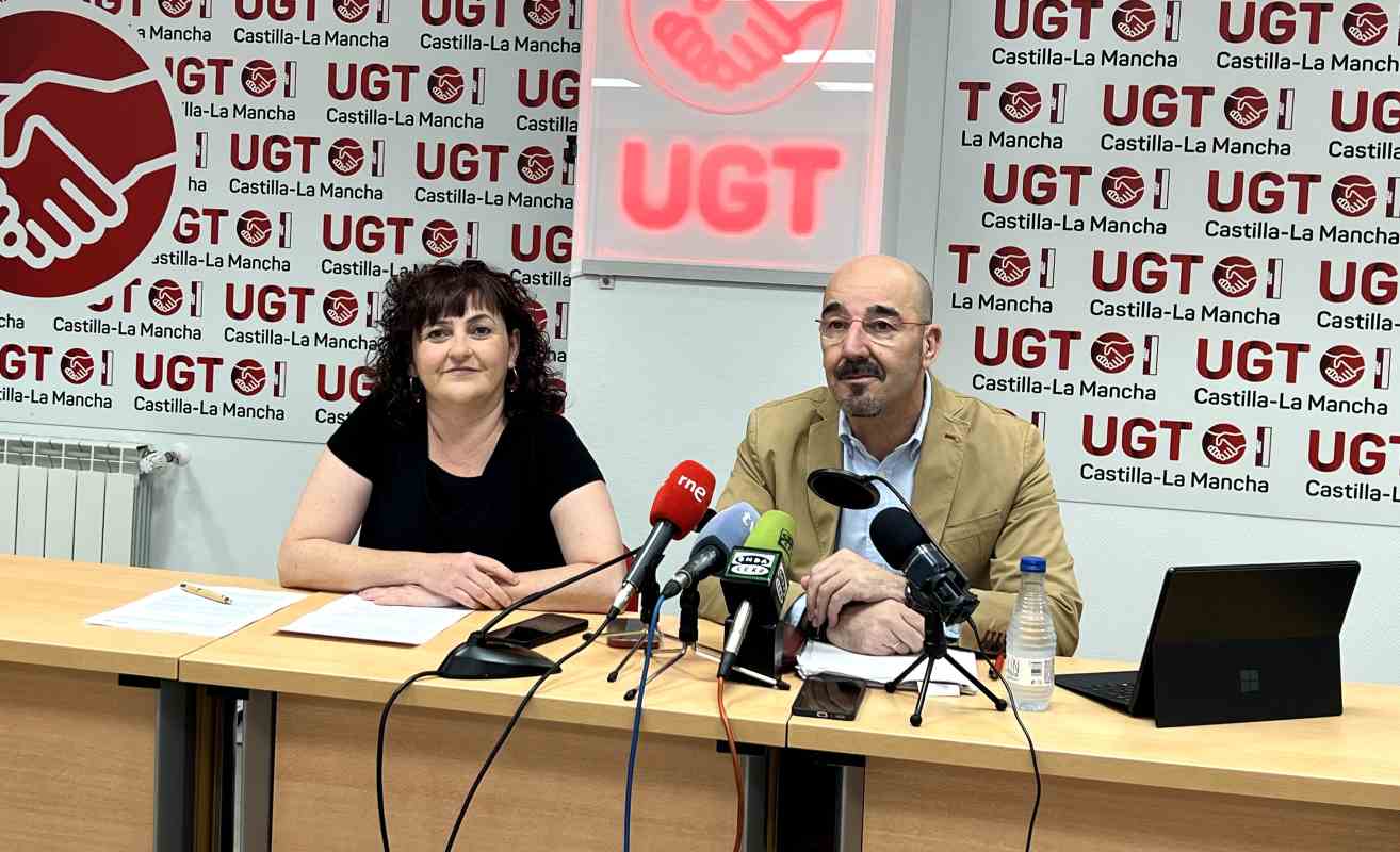 Isabel Carrascosa y Fernando Luján, en la rueda de prensa.