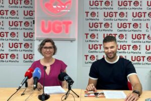 Silvia López y Adrián Carbajo, de UGT.